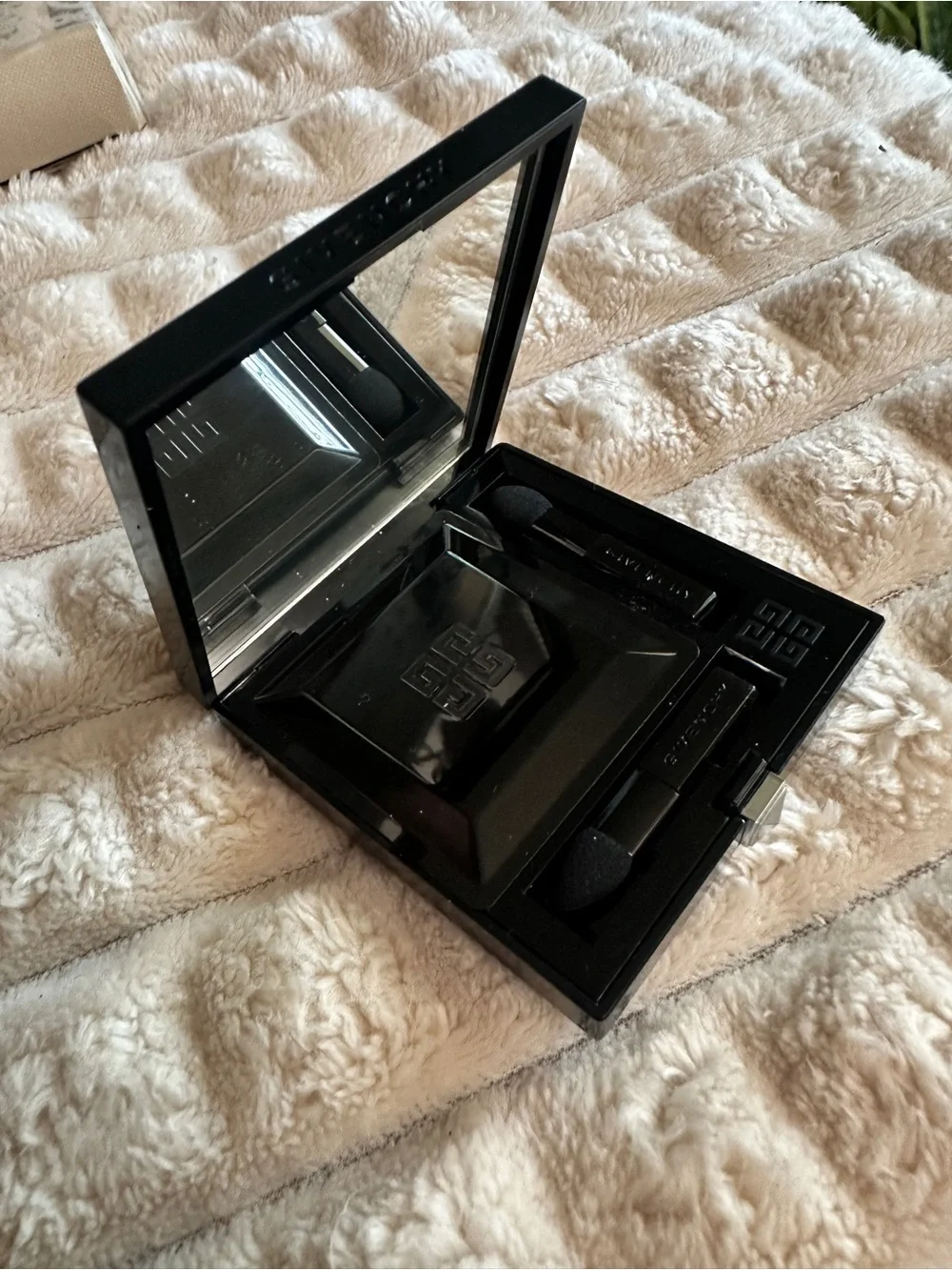 Givenchy luxury quad eyeshadow palette Prisme Quatuor Frisson satin glitter